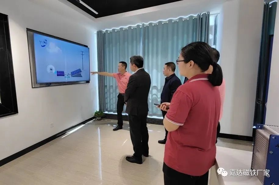 江西省贛縣區(qū)廖書記等領(lǐng)導(dǎo)一行蒞臨嘉達(dá)參觀指導(dǎo)(圖3)